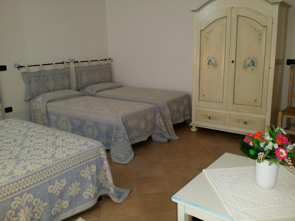 Bed & Breakfast Mare Isole Ла-Маддалена Экстерьер фото